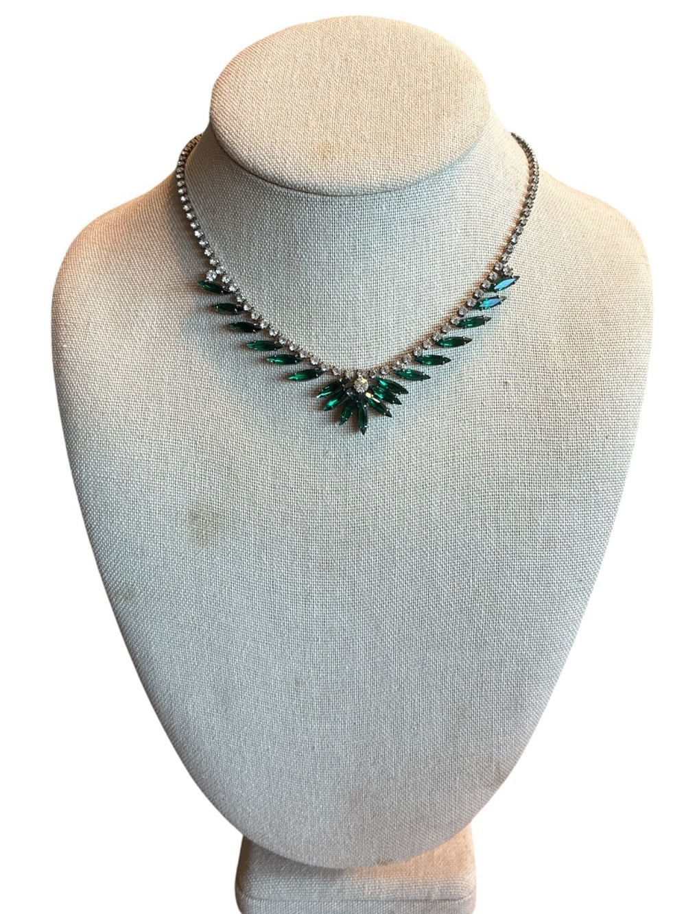 Vintage Unsigned Emerald Marquis Rhinestone Necklace ~ 14.5 Inches